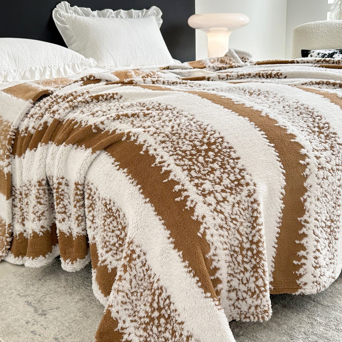 Textured Jacquard Plush Fleece Blanket