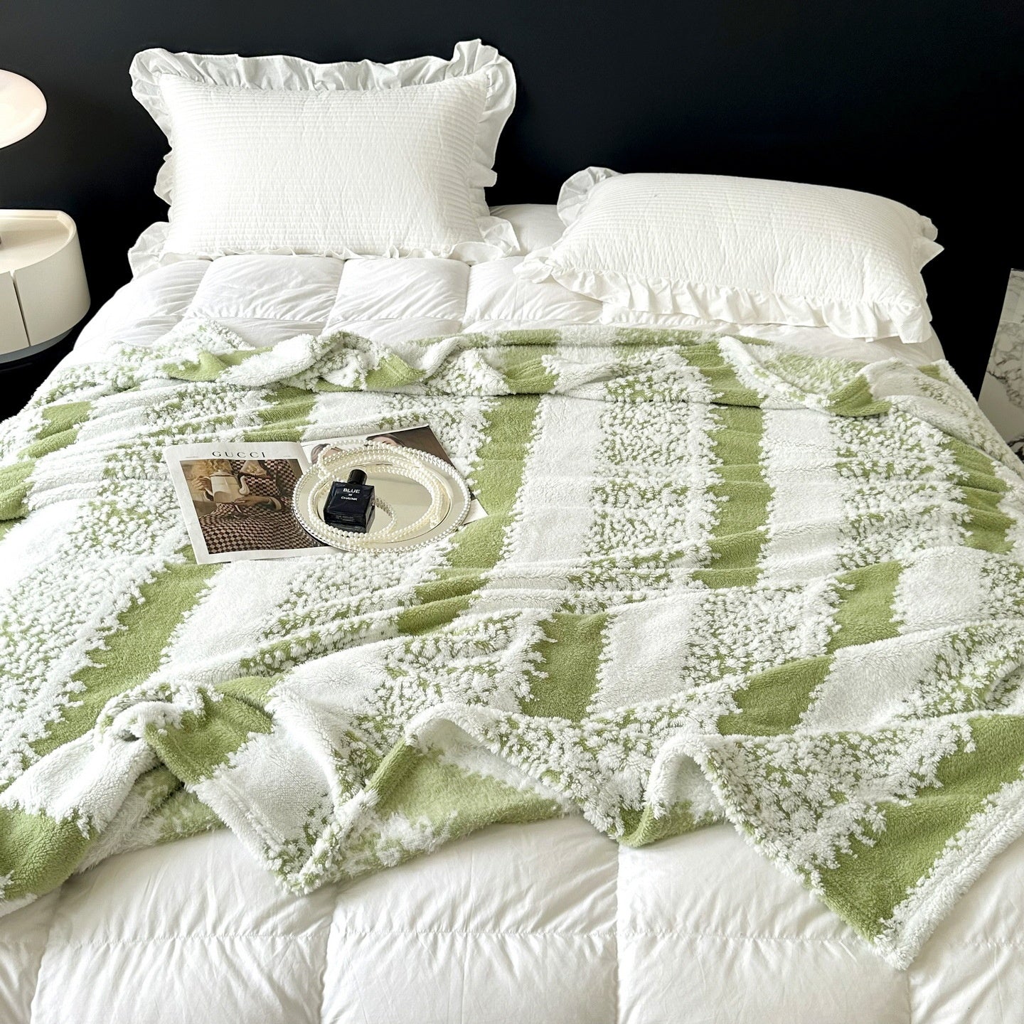 Textured Jacquard Plush Fleece Blanket