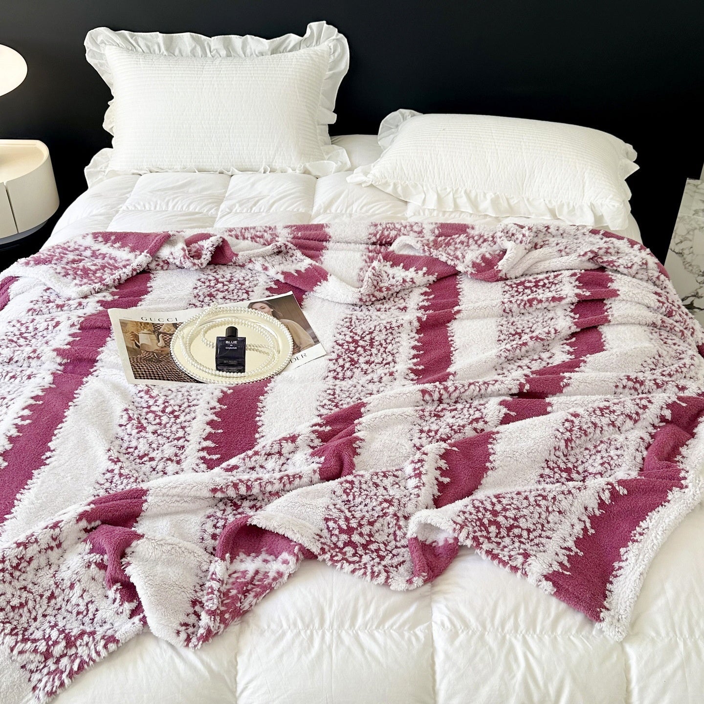 Textured Jacquard Plush Fleece Blanket