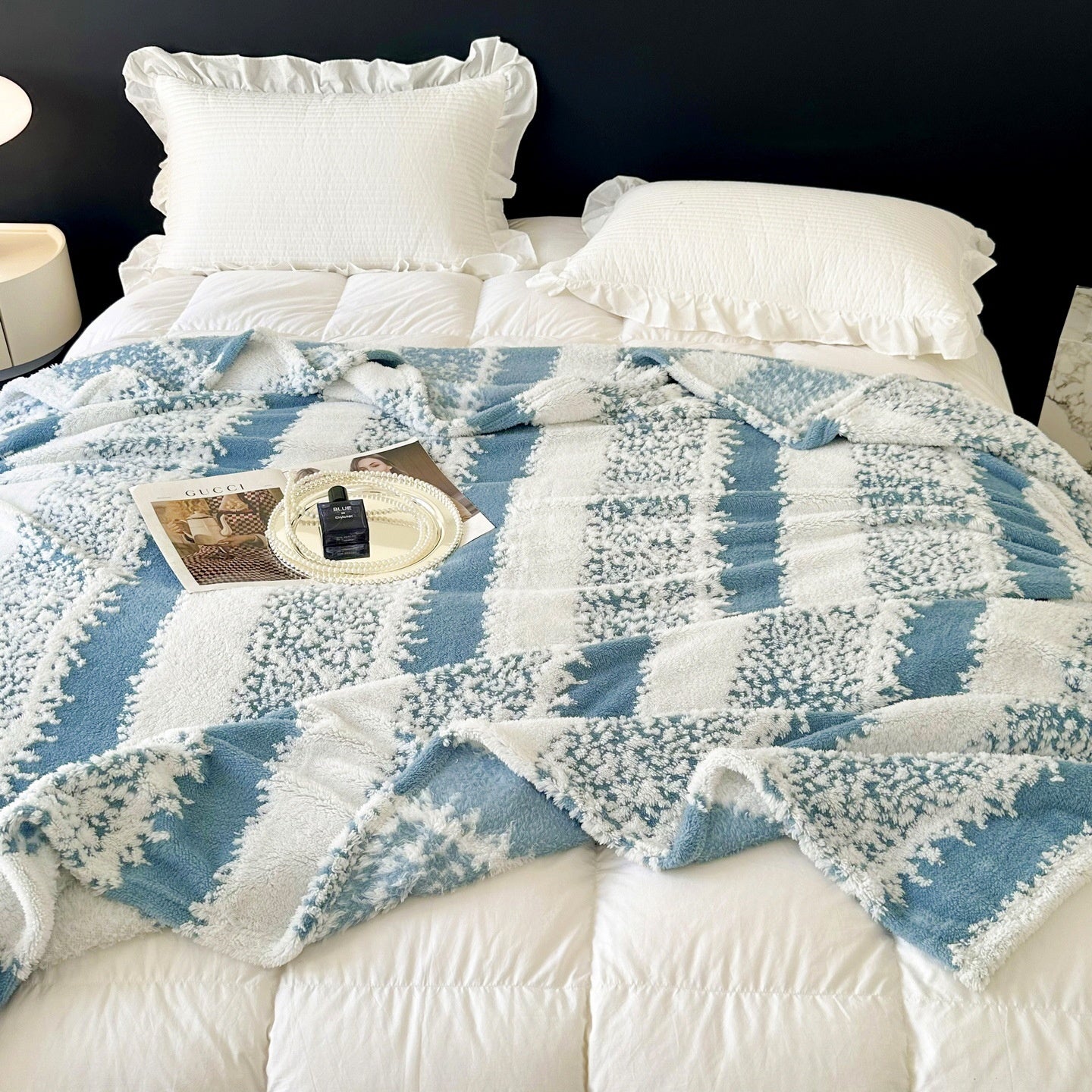 Textured Jacquard Plush Fleece Blanket