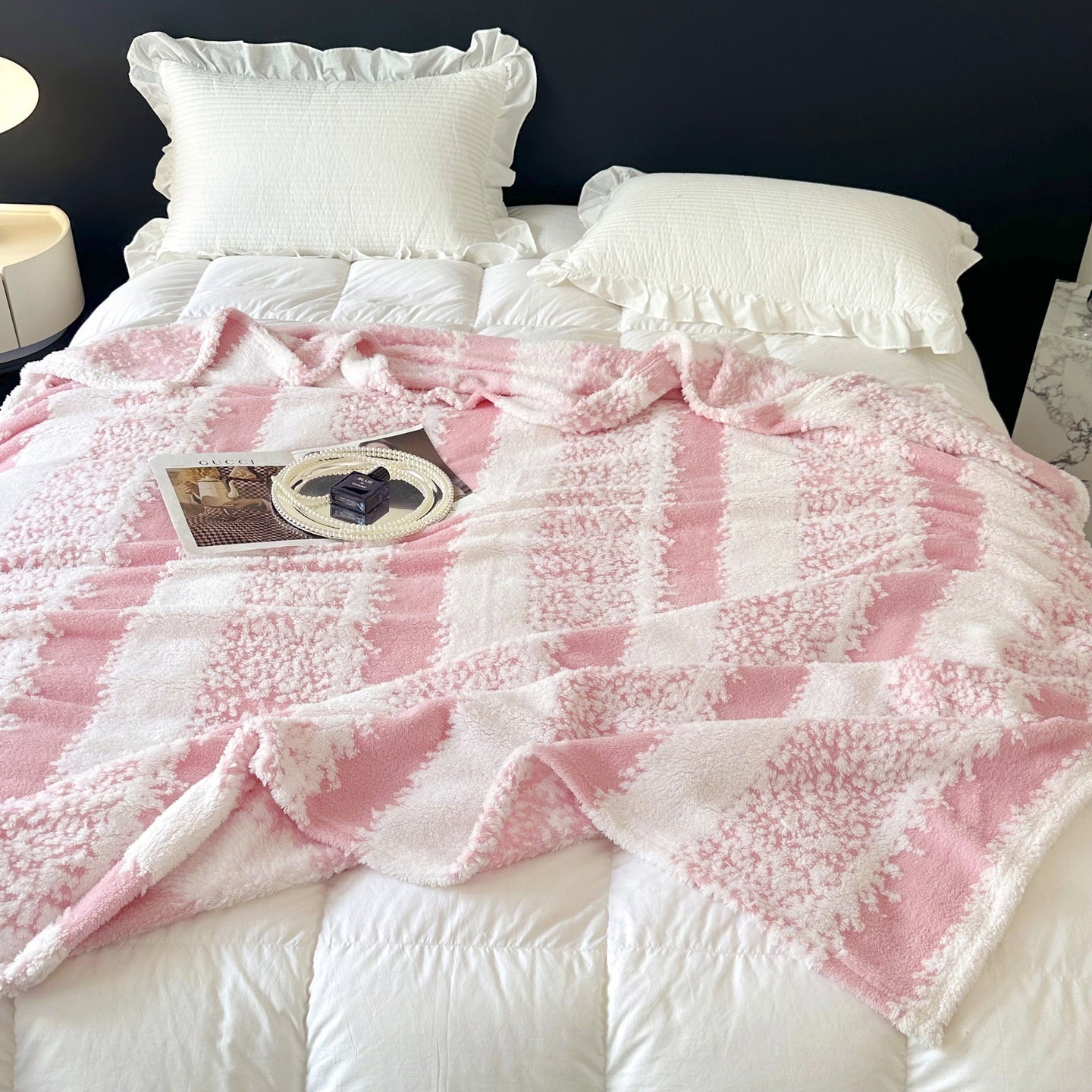 Textured Jacquard Plush Fleece Blanket