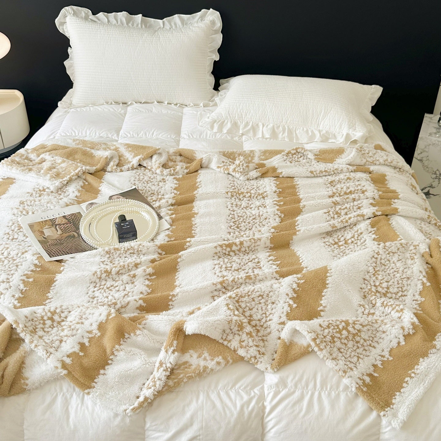 Textured Jacquard Plush Fleece Blanket