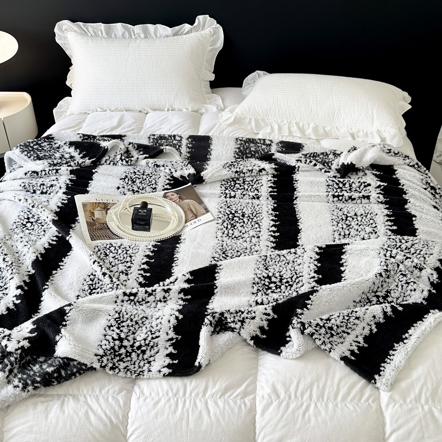 Textured Jacquard Plush Fleece Blanket